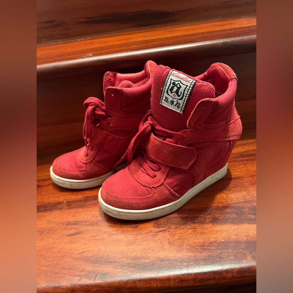 Ash hill sneakers, size 36. Gently worn. Great condition